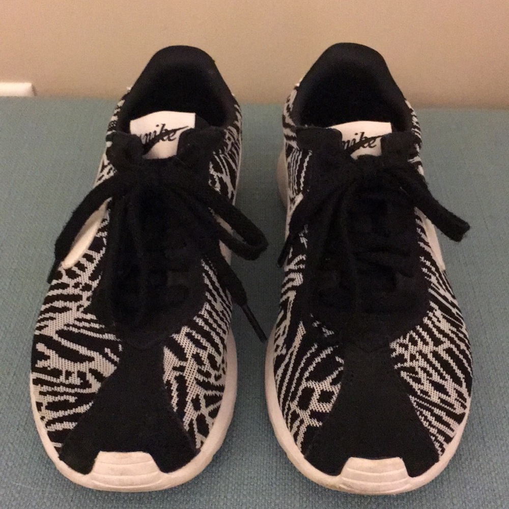NIKE Knit Casual Tennis Shoes